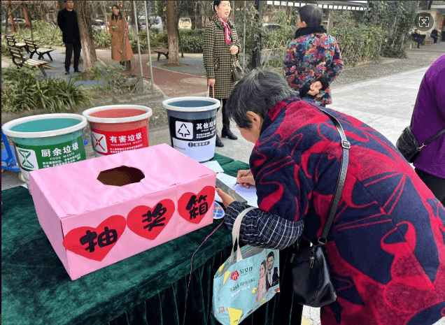 四川温江:蓉城暖冬幸福迎新 文明分类家园焕新——温江区万春镇天乡路社区开展生活垃圾分类主题宣传活动